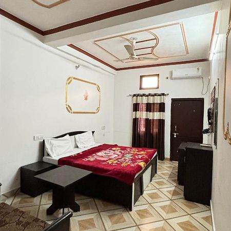 רישיקש Sattva Cafe And Motel מראה חיצוני תמונה