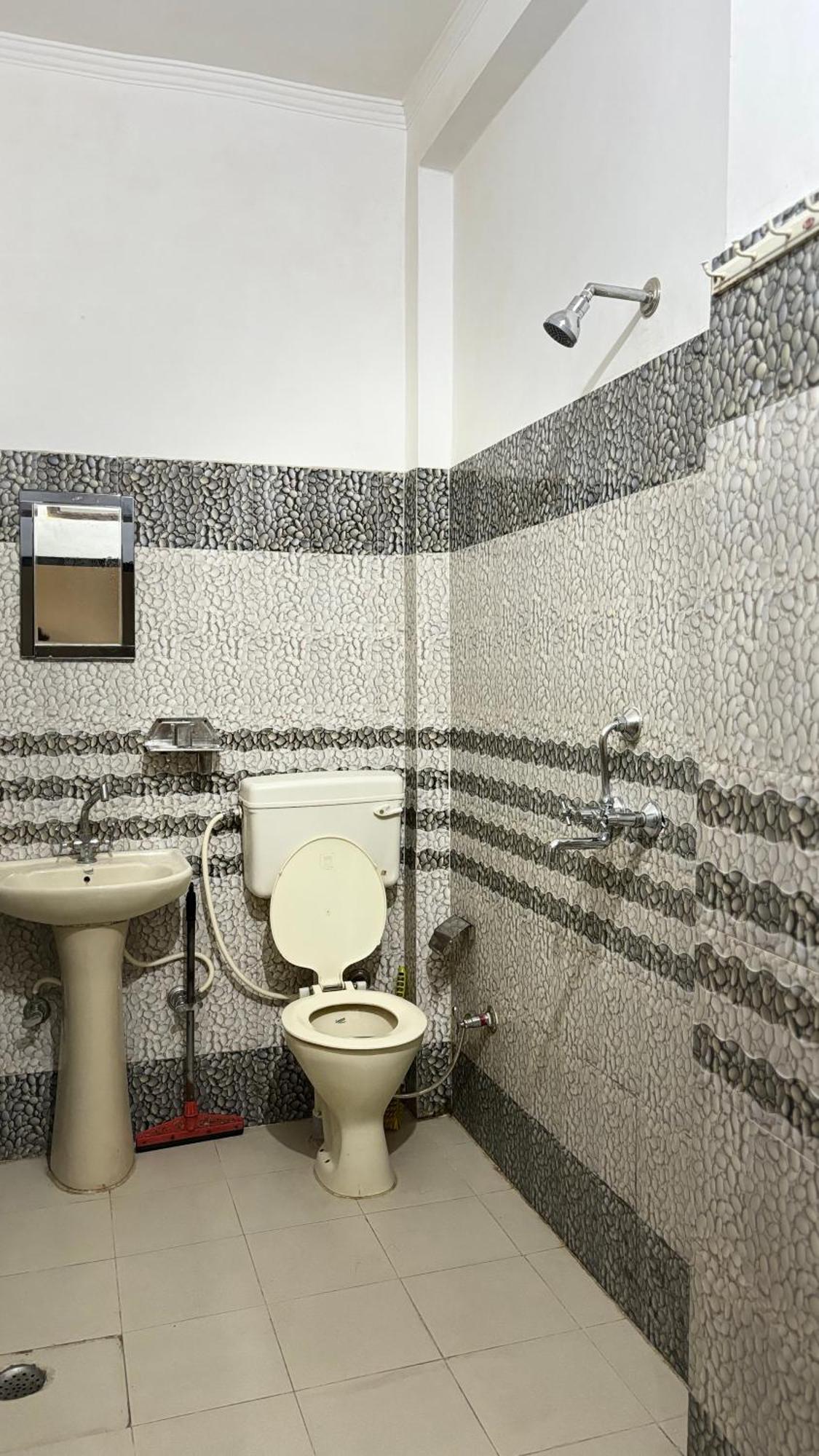 רישיקש Sattva Cafe And Motel מראה חיצוני תמונה