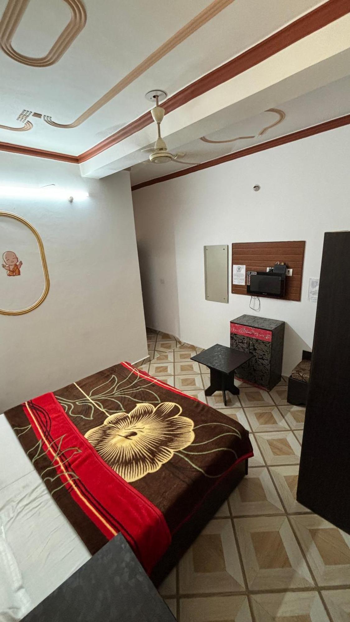 רישיקש Sattva Cafe And Motel מראה חיצוני תמונה