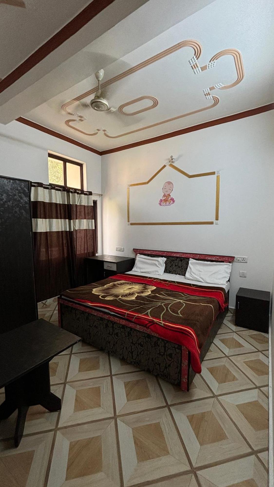 רישיקש Sattva Cafe And Motel מראה חיצוני תמונה