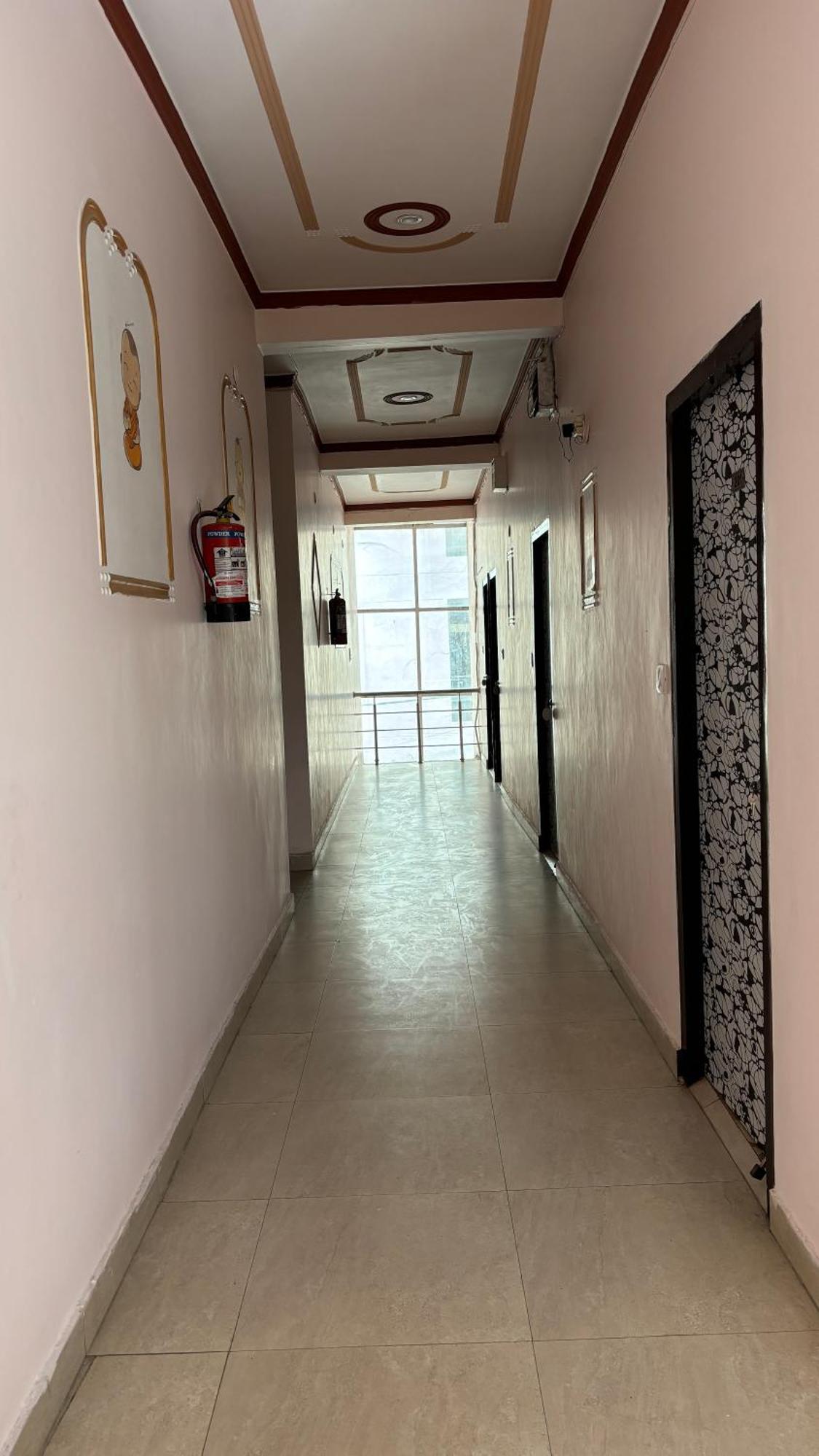 רישיקש Sattva Cafe And Motel מראה חיצוני תמונה