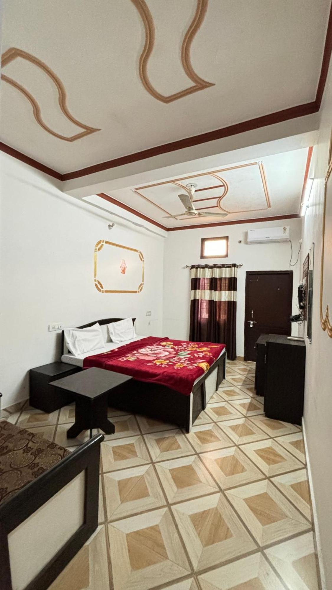 רישיקש Sattva Cafe And Motel מראה חיצוני תמונה
