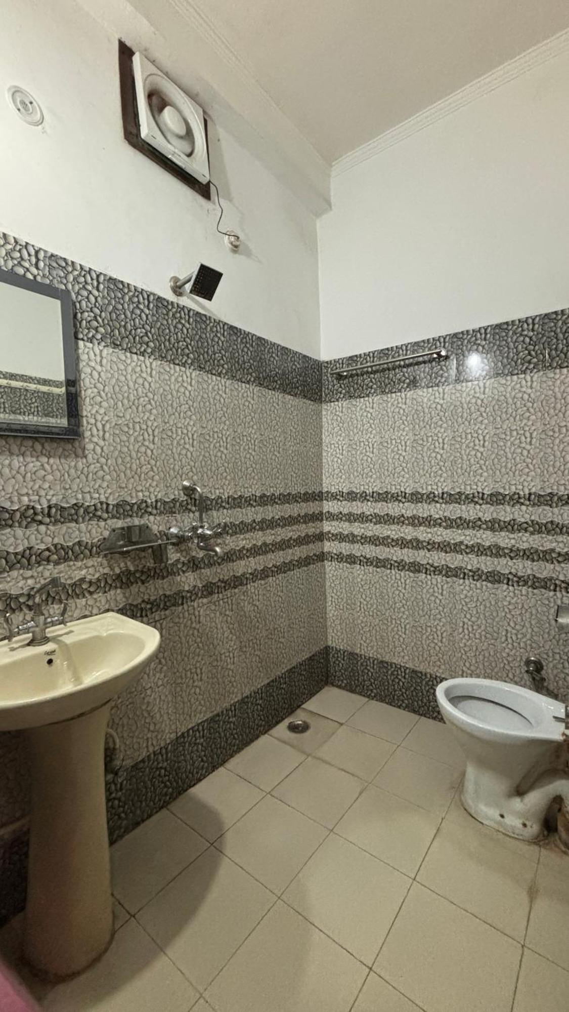 רישיקש Sattva Cafe And Motel מראה חיצוני תמונה