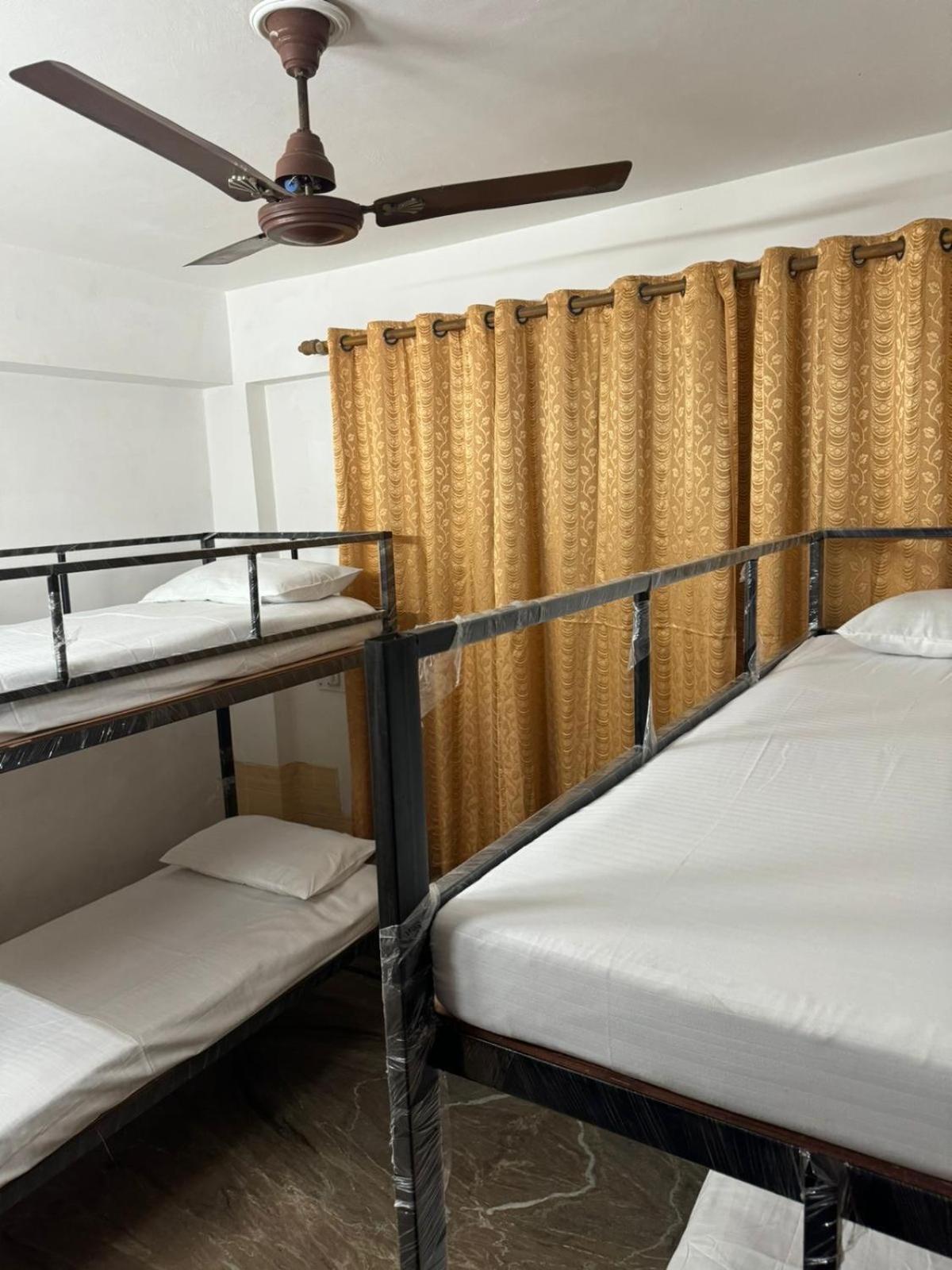 רישיקש Sattva Cafe And Motel מראה חיצוני תמונה