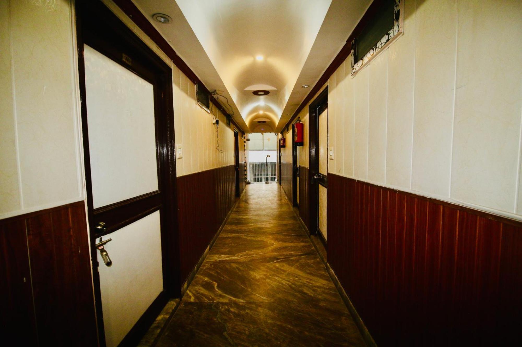 רישיקש Sattva Cafe And Motel מראה חיצוני תמונה