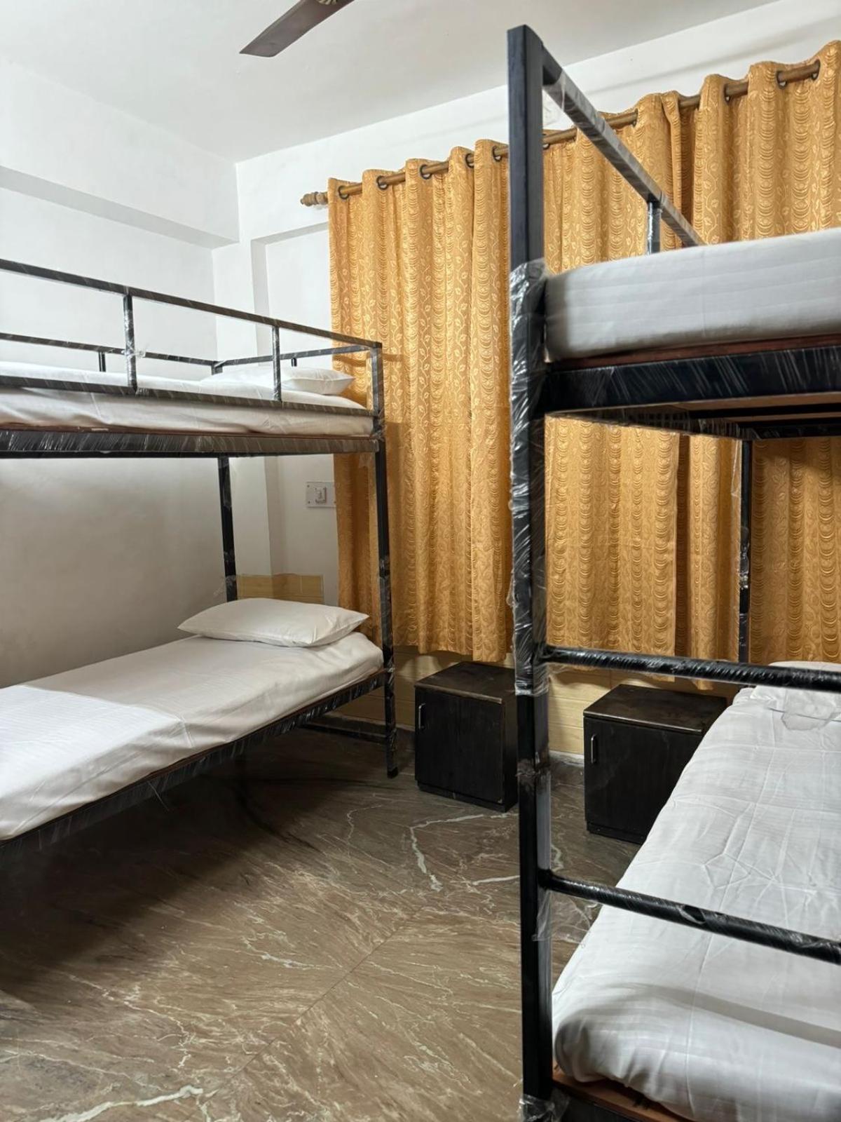 רישיקש Sattva Cafe And Motel מראה חיצוני תמונה